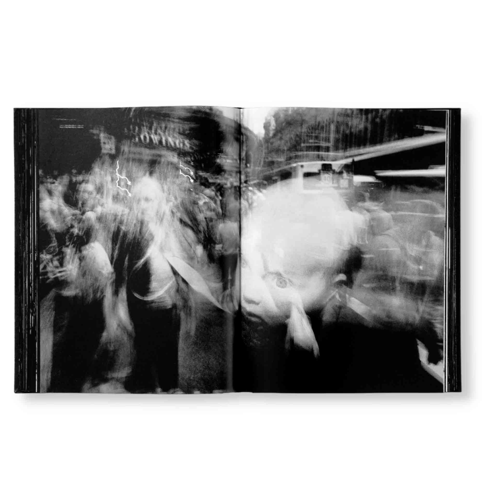 Monument di Trent Parke pubblicato da StanleyBarker