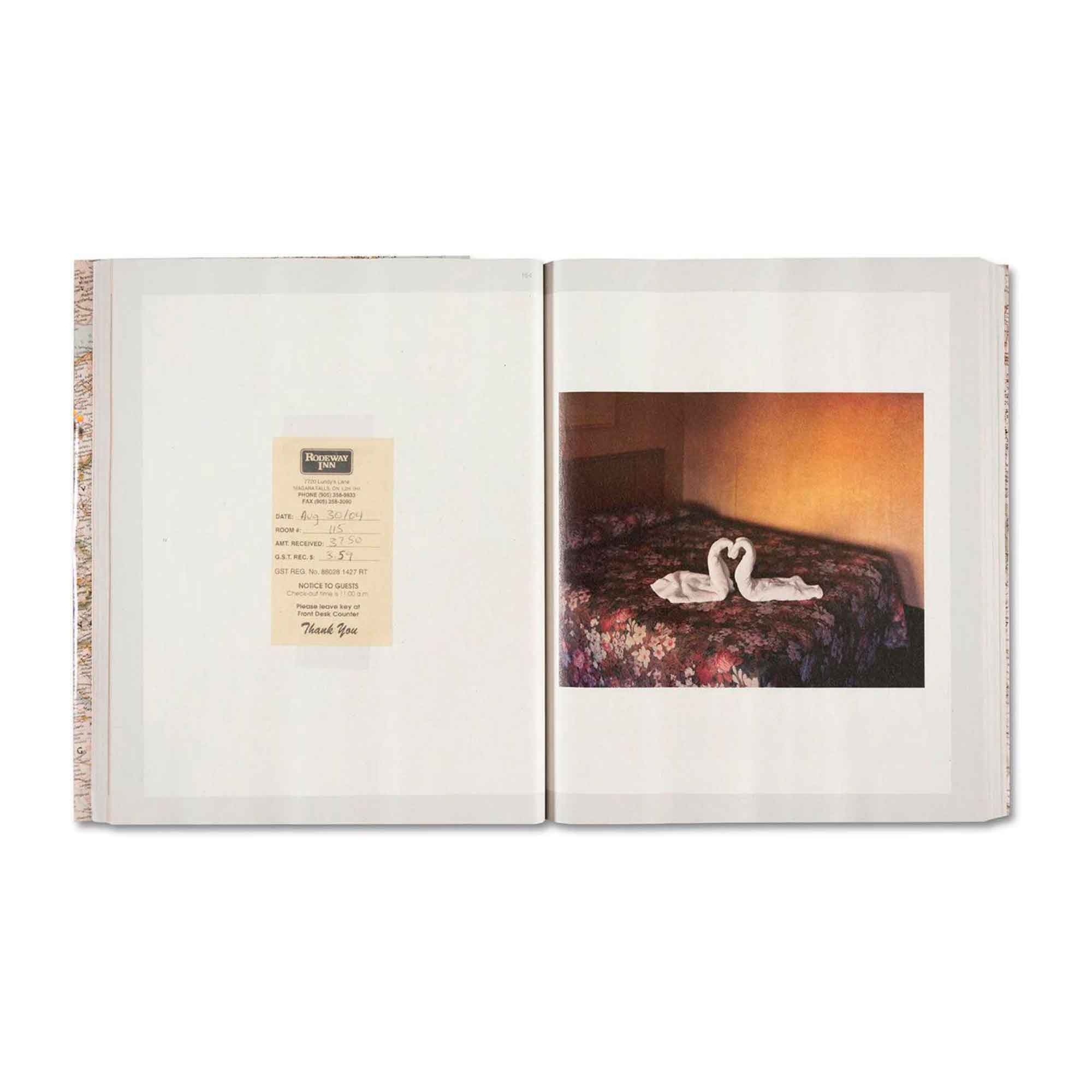 Gathered leaves annotated di Alec Soth pubblicato da Mack
